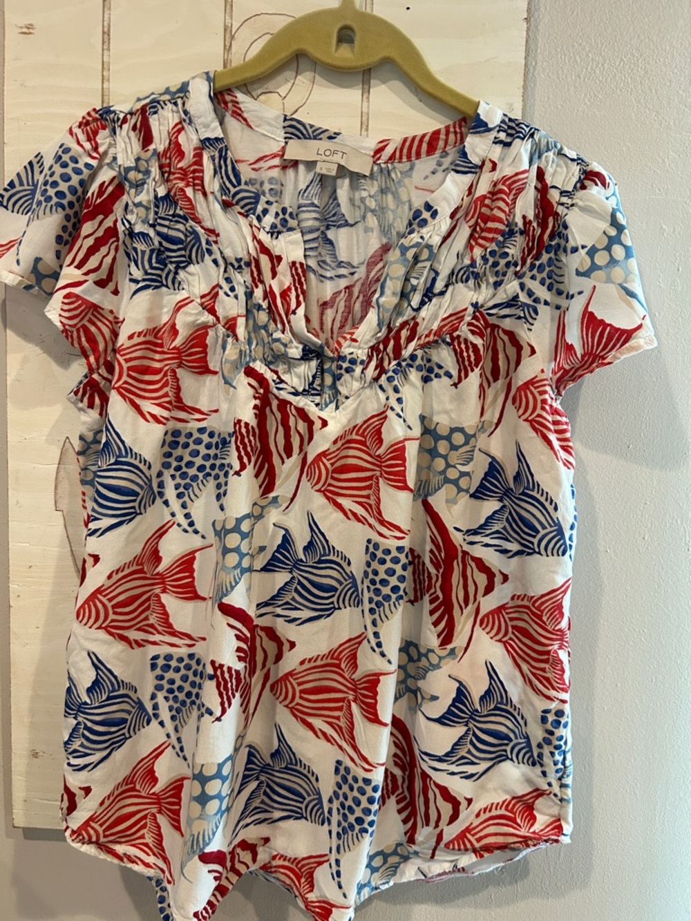 LOFT White Short Sleeve V-Neck Top with Red & Blue Fish Print